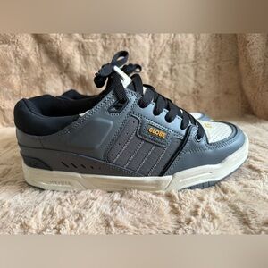 Globe Fusion Men's Skate Grip Fat Tongue Sneakers Worn Once